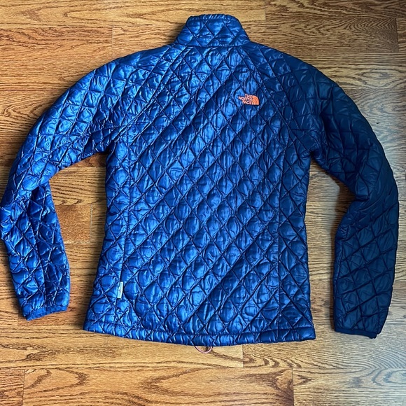 The North Face women’s size small navy zip up jacket - Picture 2 of 3